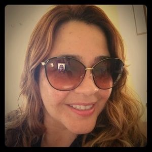 Meet your Posher, Gloria